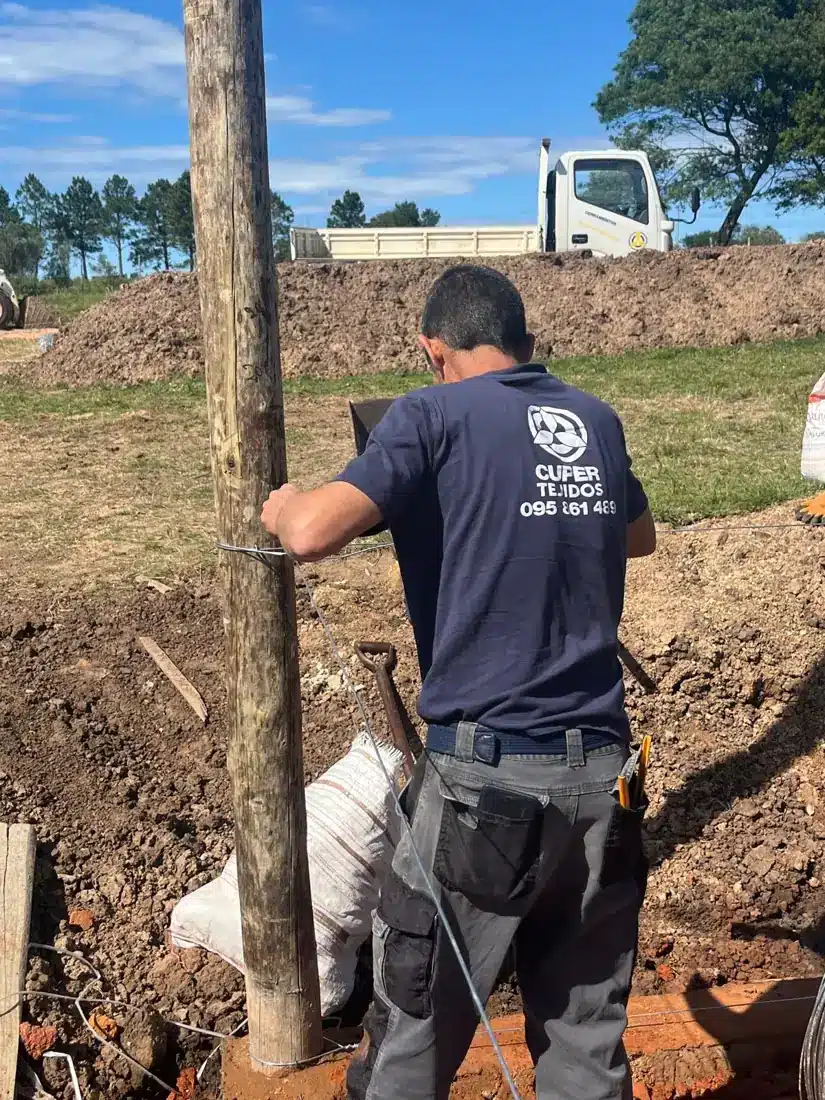 Personal propio de Cuper trabajando en obra