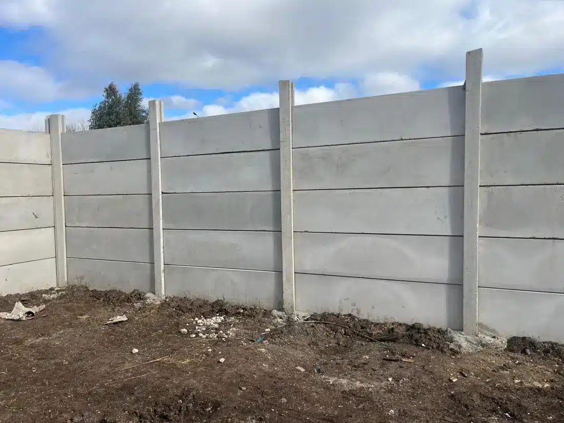 Muro premoldeado de hormigón terminado