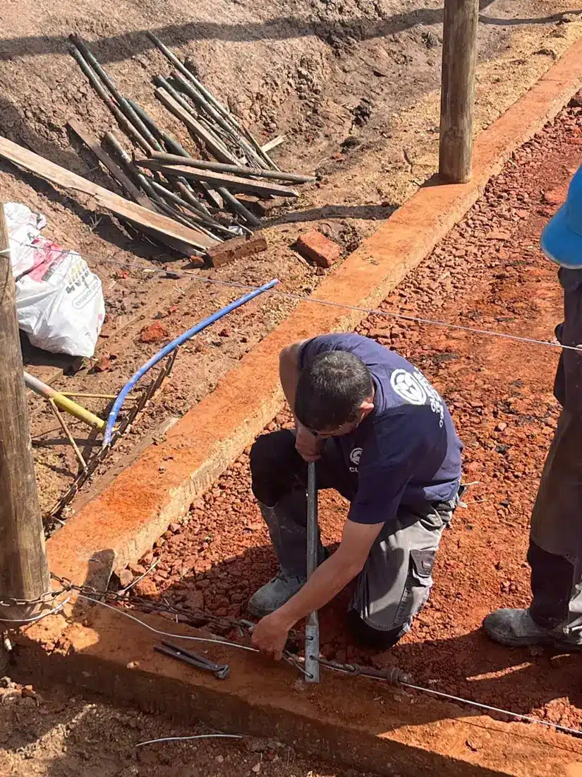 Nivelación de terreno para cerramiento perimetral