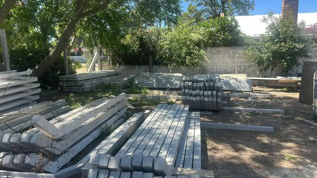 Stock propio de columnas de hormigón en planta de Cuper